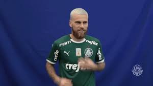 Fez sua estreia no dia 16 de maio de 2010, numa vitória por 2 a 1 em casa contra o brasilis.ele marcou seu primeiro gol no dia 30 de maio, na vitória fora de casa por 3 a 0 contra o. Dentes Orelhas E Harmonizacao Facial O Antes E Depois De Lucas Lima