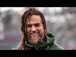 Norveç'in savunması için, özellikle seçilmiş bir erkek gibi duran muhteşem güzellikteki askerle tanışın; Lasse Matberg Youtube