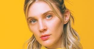 Amber Schaefer's Instagram, Twitter & Facebook