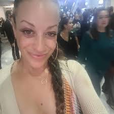 Deirdre Hart's Instagram, Twitter & Facebook