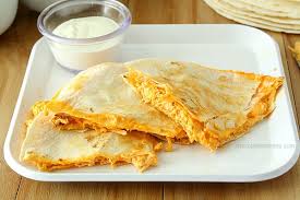 Add the chicken and cook, using a wooden spoon to break it up as it browns. Buffalo Chicken Dip Quesadillas