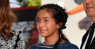 La pietro taricone onlus ha diffuso nel 2013 il teaser del video solar school, ghami mustang. Sophie La Figlia Di Pietro Taricone Sul Red Carpet A Venezia Radio Deejay