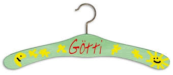 Ich habe noch ein geschenk zur geburt eines kindes benötigt und als ich bei uns im keller ein leeres babybrei gläschen gesehen habe, wusste ich was ich. Holzkleiderbugel Bemalen Bastelshop