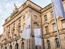 1.188 studenten der uni würzburg bewerten das studium mit 3,8 sternen. Furs Studium Im Wintersemester Einschreiben Wurzburg Erleben