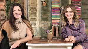 Είναι ηθοποιός, απόφοιτη της δραματικής σχολής. Natalia Dragoymh Exw 3ekinhsei Apo Otan Htan Poly Mikra Kai Toys Elega An Kapoios Kanei Kati Poy Den Sas Aresei 8a To Peite Sth Daskala Iciao