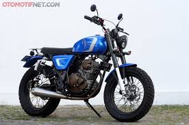 Oke, kaki2 beres, tinggal urusan asesoris aja karena masih menunggu speedo, spakbor, head light byson, spion. Coba Pikir Mbah Mbah Macam Apa Bangun Yamaha Scorpio Z Kayak Begini Gridoto Com