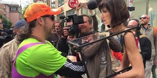 Deze vrouw liet zich in Amsterdam midden op straat betasten