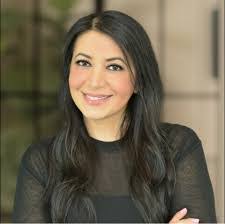 Sara Hopp's Instagram, Twitter & Facebook