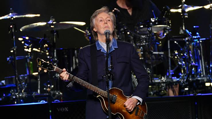 Paul McCartney Recalls Meeting Dolly Parton for the First Time in Nashville  While She Was Singing With Porter Wagoner's Band - American Songwriter