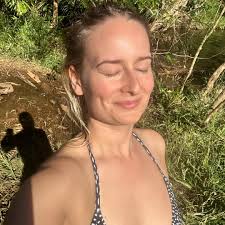 TW Dv❌ Needing advice for what to do. Mums neighbour is being abused , she  hears verbal fights daily and she is concerned for mum and bub.she doesn't  live in cooroy but