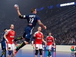 Alors Qu Il Flambe Sur Un Poste D Arriere Avec Son Club De Montpellier Valentin Porte Devrait Etre Decale A L Aile Pendant Handball Joueurs De Handball Sport
