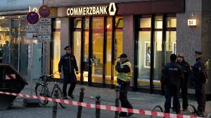 Bankfilialen in berlin sortiert nach städten. Gefahrliches Packchen Dhl Erpresser Nimmt Berliner Bank Ins Visier