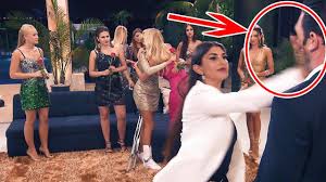 Als daniel völz ihr in der fünften entscheidungsshow die rose verwehrte, gab sie ihm eine ohrfeige. Bachelor 2018 Ohrfeige Video Getroffen Yeliz Koc Schlagt Bachelor Daniel Volz Backpfeife Rtl Youtube