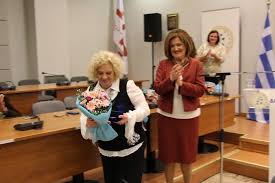 Η πηνελόπη πιτσούλη γεννήθηκε το 1951 στη θεσσαλονίκη όπου και μεγάλωσε.ο πατέρας της, αργύρης, είναι χρυσοχόος ενώ η μητέρα της, μάρθα, δι. Phneloph Pitsoylh O Gamos Astraph Ta 7 Xronia Apoysias Apo Thn Tv H Apistia Kai H Apex8eia Gia Ta Rialiti