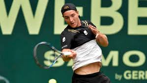 Beim rasenturnier in westfalen fühlt er sich daheim, zehnmal hat er dort schon gewonnen. Tennis Bei Gerry Weber Open Gegen Roger Federer Jan Lennard Struff Im Grossten Match Seiner Karriere Lokalsport