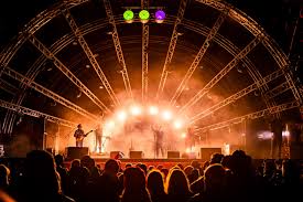 На «дикую мяту» собирались пускать только с прививкой от коронавируса или хотя бы с. Festival Dikaya Myata Sasha Chernyakova Sobytiya Proekta Materialy Sajta Snob