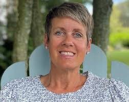 Annie Mckenna's Instagram, Twitter & Facebook