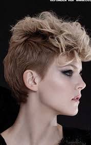 Punk fashion involves hairstyles, clothing, and jewelry among others. 25 Punk Hairstyles For Curly Hair Styling Kurzes Haar Haar Styling Lockige Frisuren