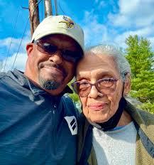 What is the date of this family photo?