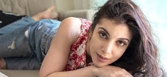 Anisa Butt Born 18 January 1993 (age 31) London, England Nationality  British Alma mater University of London Occupation Actress Years active  2010–present Known for Ishaan: Sapno Ko Awaaz De Anisa Butt (born