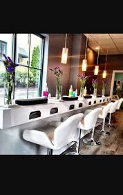 Pin Di Katelynn Murphy Su Nail Bar Design Salone Di Bellezza Saloni Di Bellezza Postazione Unghie