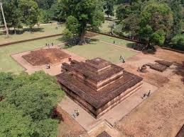 Muaro jambi situs purbakala candi terbesar di asia tenggara iniindonesia. Candi Muara Jambi Ramai Dikunjungi Wisatawan