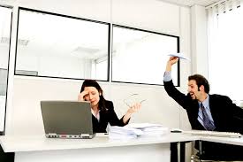 Di luar tempat kerja, contohnya : 7 Tips Hilangkan Stress Di Tempat Kerja