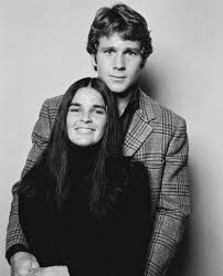 Oliver Barrett Iv Ryan O Neal And Jenny Cavilleri Ali Macgraw In Love Story 1970 In 2020 Ali Macgraw Cinema Film Actors Actresses