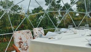 With the glorious view of gateway of india and a vast arabian sea in sight, sea lounge in colaba is another of the popular romantic beach restaurants in mumbai. Best Romantic Restaurants In Singapore Where To Go For Candlelit Dinners Date Nights And Special Occasions Coconuts Singapore
