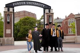 Purdue students take graduation photos around campus