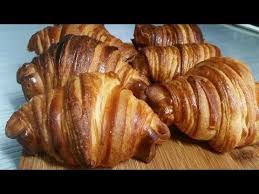 الكرواسون بالزبدة بدون محسن و بدون زبدة التوريق مورق وخفيف بطريقة جد سهلة لتحضيره Youtube Cooking Food Brioche Bread
