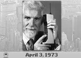 on april 3 1973 motorola s martin cooper made the first known mobile phone call using a prototype of what woul classic phones motorola dynatac martin cooper