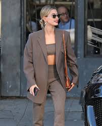 Hailey bieber's style is an enduring source of inspiration, whether the supermodel is channeling january 5, 2020 hailey bieber attends the 21st annual warner bros and instyle golden globe after. Steal Her Style Hailey Bieber S Outfits For Less Stolen Inspiration