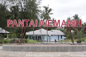 Untuk sekarang anda dapat mengunjungi pantai pasir putih ini dengan gratis tanpa dikenakan biaya masuk. Bertandang Ke Pantai Air Manis Tempat Akhir Kehidupan Malin Kundang