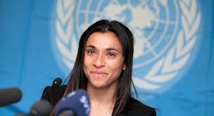 Sobre a atacante marta, a técnica sueca destaca a importância da presença da jogadora na seleção brasileira, além de revelar que a jogadora terá um papel diferente na equipe feminina, ao contrário do que fazia anteriormente. Marta Vieira Da Silva Onu News