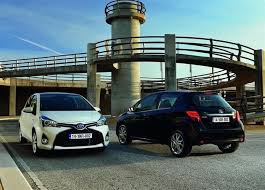 Toyota Yaris Le Match Hybride Contre Diesel Comparatif Toyota Voiture Toyota Diesel
