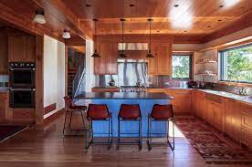 This Delightful Rustic Rural Retreat Offers A Serene Getaway In Wisconsin Rural Retreats Log Home Interior Modern Lake House