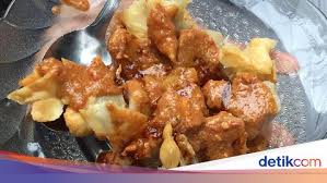 Pengulenan sebaiknya agak lama agar rasanya renyah. Batagor Dan Siomay Jajanan Murah A La Kaki Lima