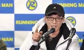 《running man》是熱門的南韓綜藝節目，在 2010 年 7 月 11 日首次播出。 節目最初的內容是由主持人和特別來賓們在韓國著名地點進行任務及競賽。 其他固定班底包括哈哈、池錫辰、金鐘國、李光洙、和第七集開始加入的宋智孝。 Rm æœ¬å'¨é å'Š å…¬é–‹èˆ‡æŽå–„å½¬çš„æˆ€æƒ…å¾Œ æŽå…‰æ´™æœ€æ€•æ˜ŸæœŸä¸€ æ¯æ—¥é ­æ¢