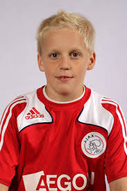 Latest on manchester united midfielder donny van de beek including news, stats, videos, highlights and more on espn. Donny Van De Beek On Twitter After 13 Years I Say Goodbye To The Club That Played A Huge Part In My Development I Thank Everyone Who Made This Move Possible Time