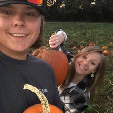 COACH CALIPARI SILENCES THE HATERS 😮 Arkansas Razorback Men's Basketball  goes into Rupp Arena and UPSETS No. 12 Kentucky‼️