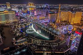 Seek Respite From The Heat With A Cool Cocktail In Hand When Visiting The Best Rooftop Bars In Las Vegas Perche Best Rooftop Bars Las Vegas Las Vegas Gambling