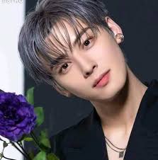 💐I have faced so many challenges this past year, but i was blessed to have  some PRETTY AMAZING people who stood right by my side through it all. You  kmow who you