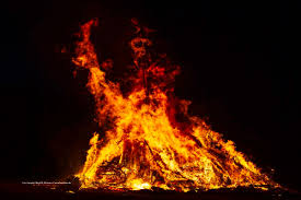 Seit der gregorianischen reform von 1582 ist der früheste termin 22. Osterfeuer In Bayern Fuenfseen De Tourismus Bayern