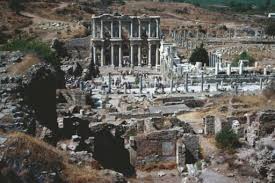 Η καθιέρωση του βοήθησε το ταχυδρομείο να κάνει πιο εύκολη. Efesos Arxaiothta Iknow Gr