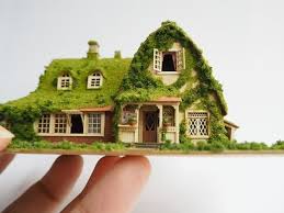 2018 06 Miniature Green House Dollhouse By Misaki Miniature Miniature Cr Dollhouses In 2020 Strohweberei Puppenhaus Minihaus