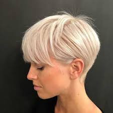 The bright blonde short hair and red highlights totally complement the skin tone. Bi4cent Com Modern Blog Bi4centcom Blog Modern In 2020 Short Blonde Hair Short Blonde Haircuts Hair Styles