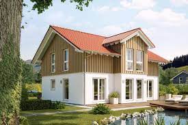 Den vorbau an einer fassade nennt man erker, wenn er geschlossen sowie überdacht ist. Haus Mit Erker Uber Zwei Stockwerke Schworerhaus
