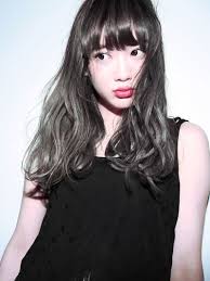 みなさん 正しいマスカラの使い方を知っていますか 普段使っているマスカラも 塗り方のコツを知るだけで 理想のスッと長いまつ毛が叶います 今回は マスカラ初心者さん向けに マスカラの使い方や選び方 おすすめのマスカラをご紹介します マジョマジョのマスカラ