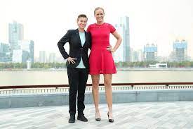 Demi schuurs of the netherlands and kveta peschke of the czech republic pose with the trophy after winning their women's doubles final match in the. Tot Haar Eigen Verbazing Speelt Tennisster Demi Schuurs De Wta Finals Het Is Raar Gelopen De Volkskrant